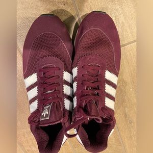 Adidas Men’s style D97210, size 9.5, maroon, excellent condition